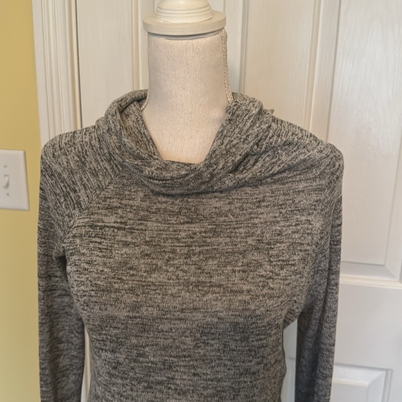 Nicole Miller Gray & Black Cowl Neck Sweater w/ Front Side Pockets - Picture 2 of 9